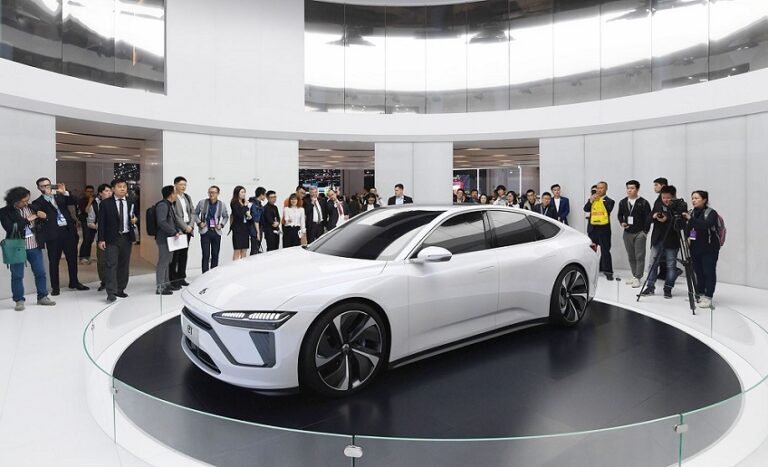 Авто-стартап Nio выпустил первый седан et7, который станет конкурентом Tesla в Китае