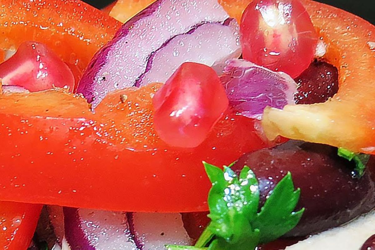 bluda na novyy god salat iz pomidorov s fasoliu