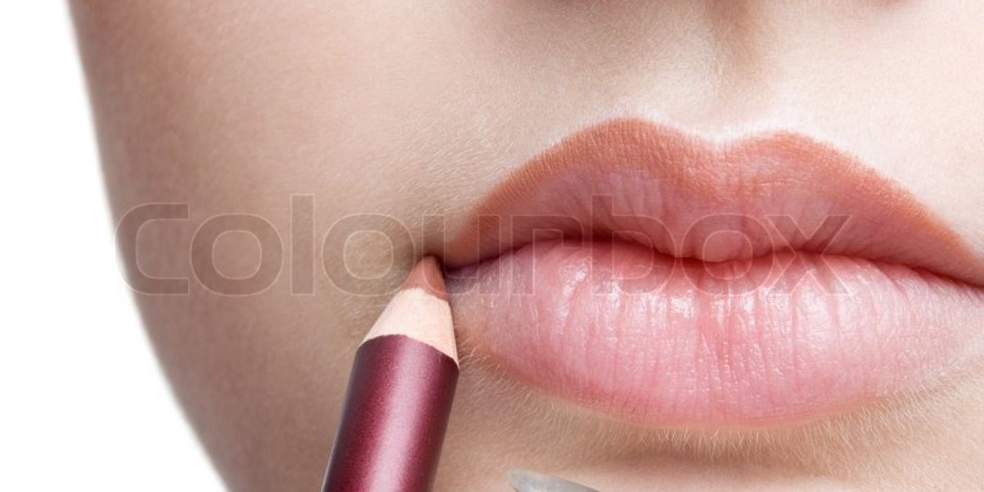 3034197 making up lips contour